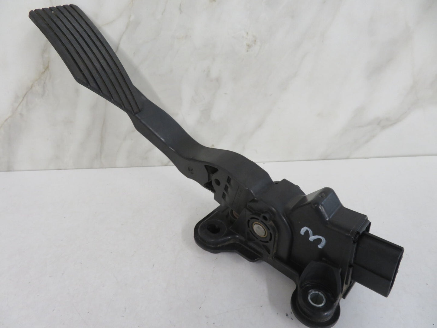 PEUGEOT 4007 THROTTLE PEDAL MN101543 2007-2012 AM1452-4