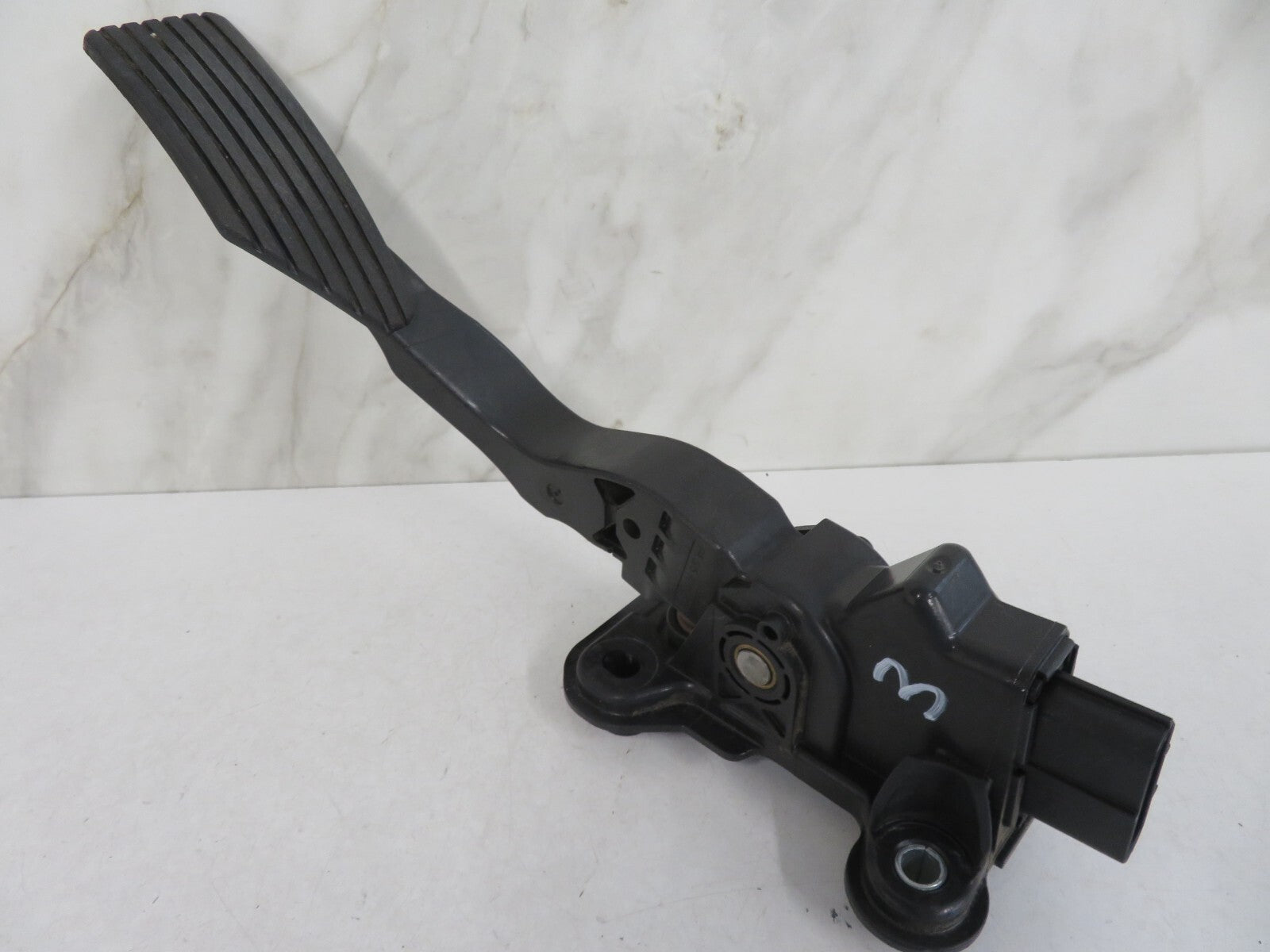 PEUGEOT 4007 THROTTLE PEDAL MN101543 2007-2012 AM1452-4