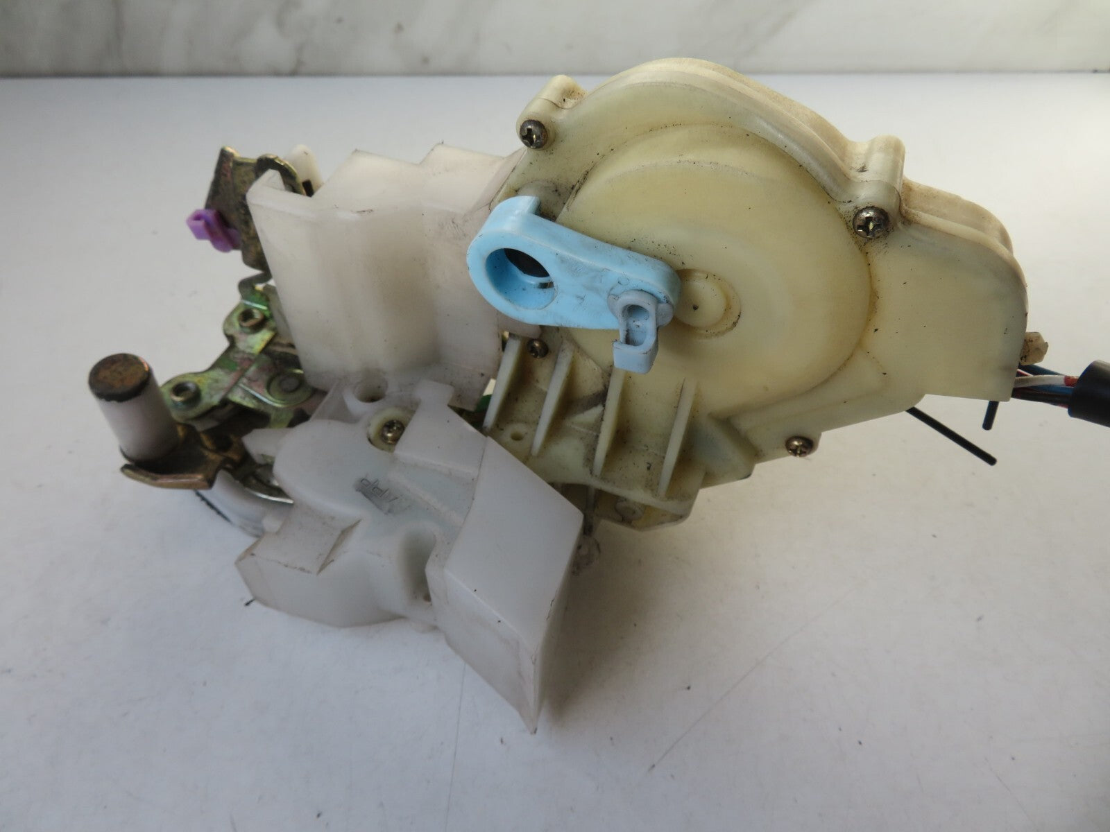 HONDA STREAM OSR DOOR LOCK CATCH 2000-2006 A1431-2