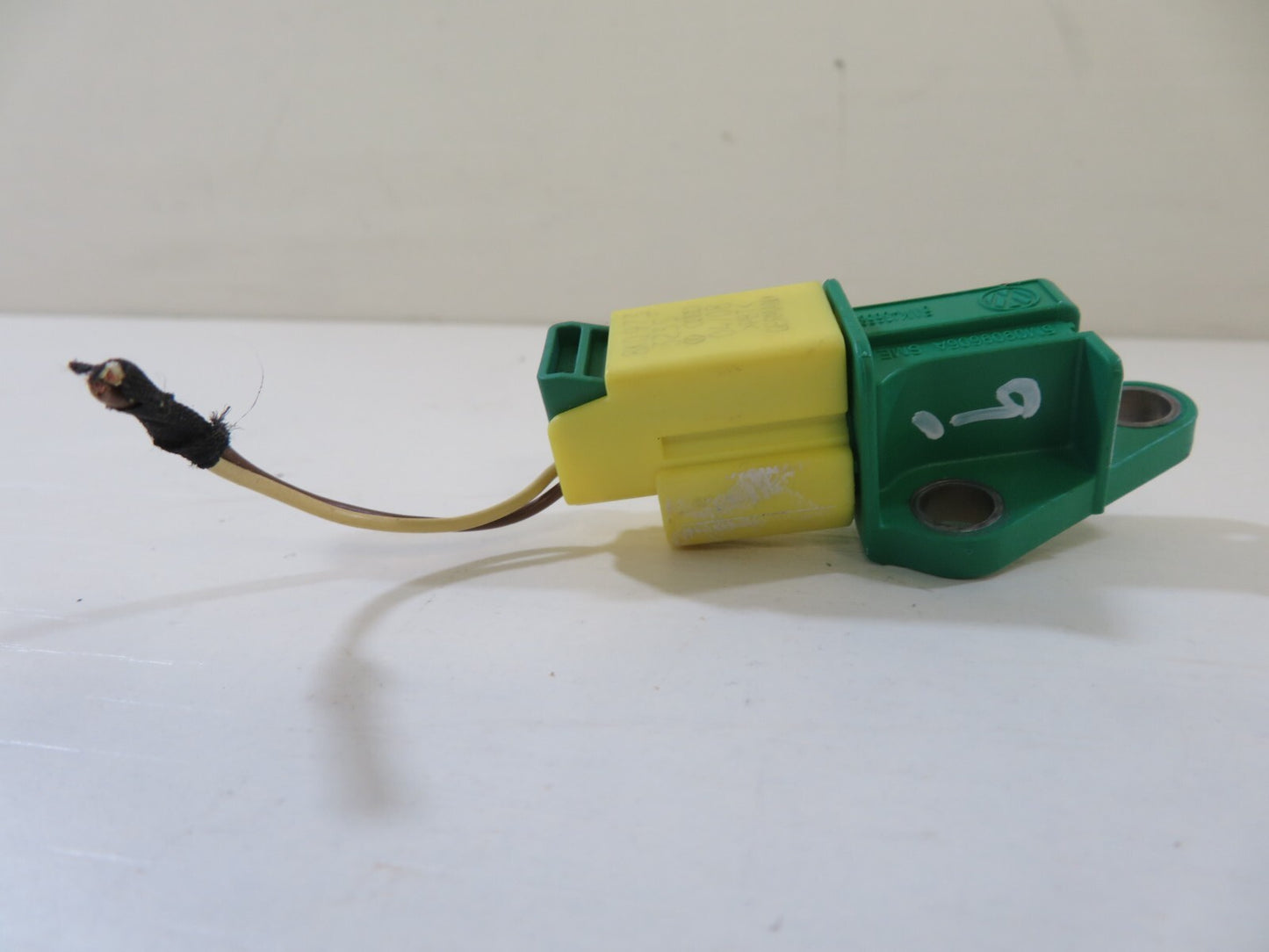 VOLKSWAGEN VW TOURAN CRASH IMPACT SENSOR 8K0973323S 2003-2009 1347-9