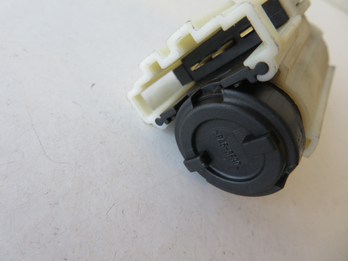 VOLKSWAGEN VW PASSAT B5.5 CLUTCH PEDAL SWITCH 8E0927189B 01-05 AMS1348