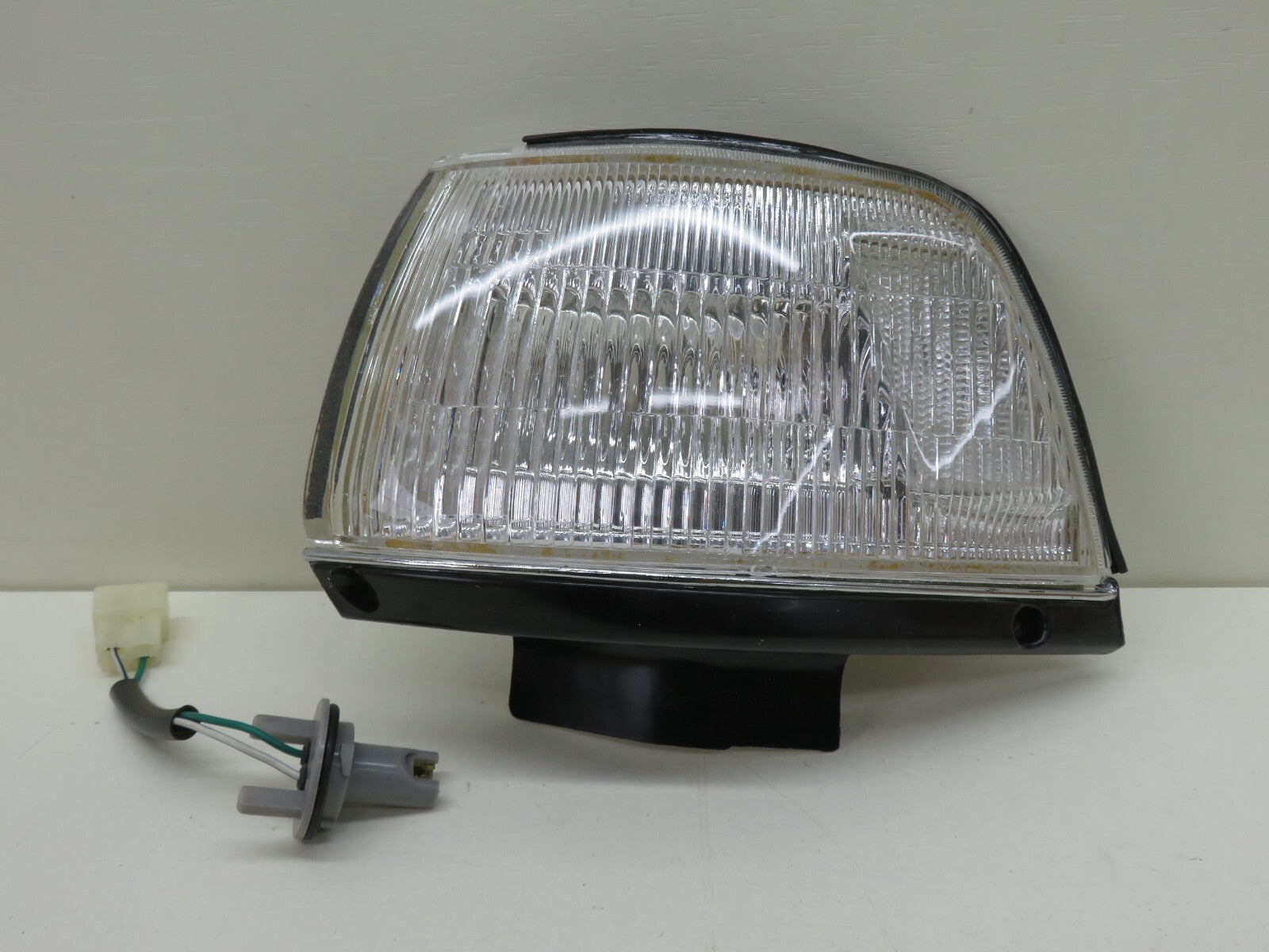 NS PASSENGER FRONT INDICATOR LIGHT FOR TOYOTA CAMRY 1986-1992 212-1584-A