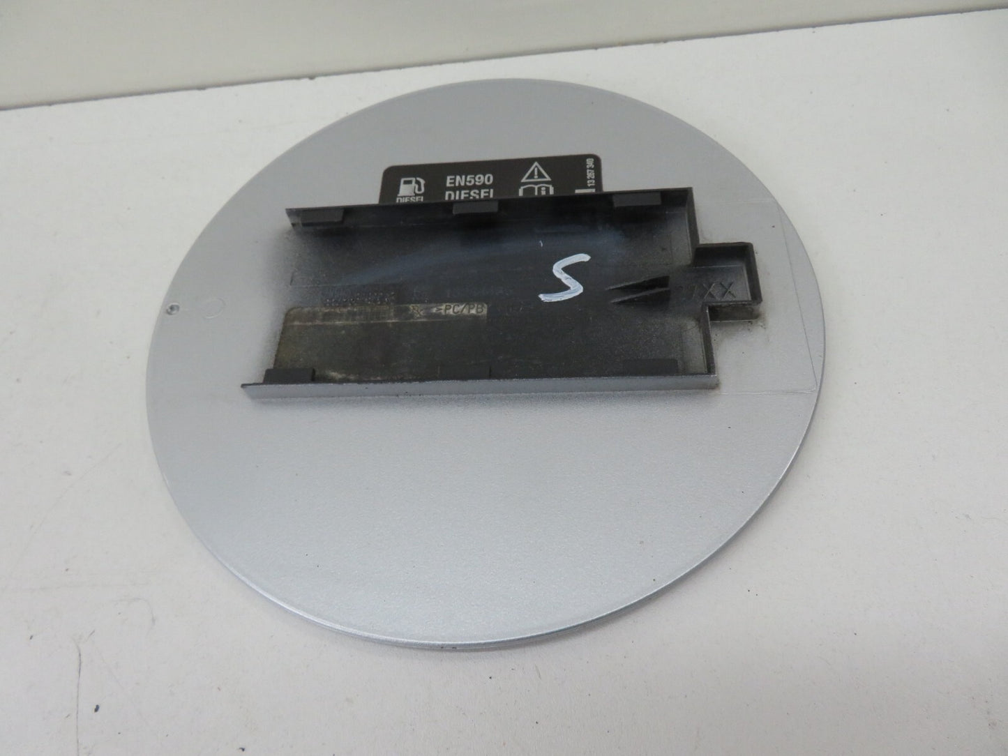 VAUXHALL INSIGNIA FUEL CAP COVER 13267340 2008-2016 1631-5