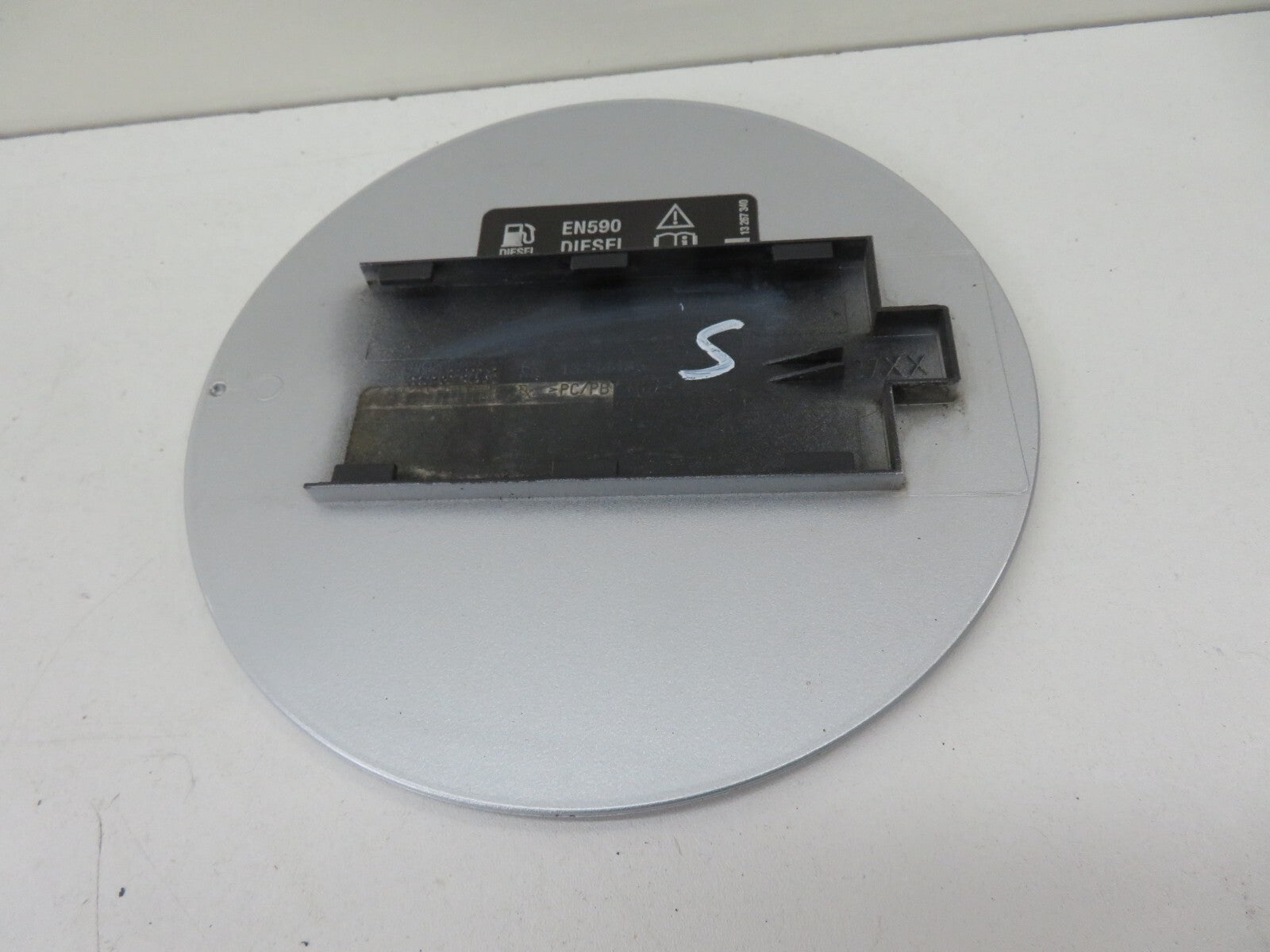 VAUXHALL INSIGNIA FUEL CAP COVER 13267340 2008-2016 1631-5