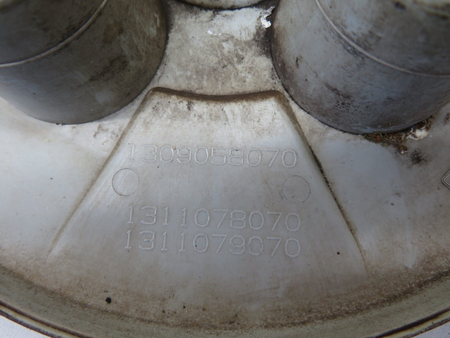 PEUGEOT BIPPER WHEEL CENTER CAP 2008-2015 1721-4