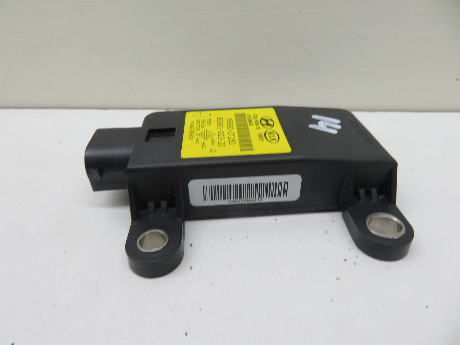 HYUNDAI I40 YAW RATE SENSOR 95690-2T350 2011-2015 A581-14