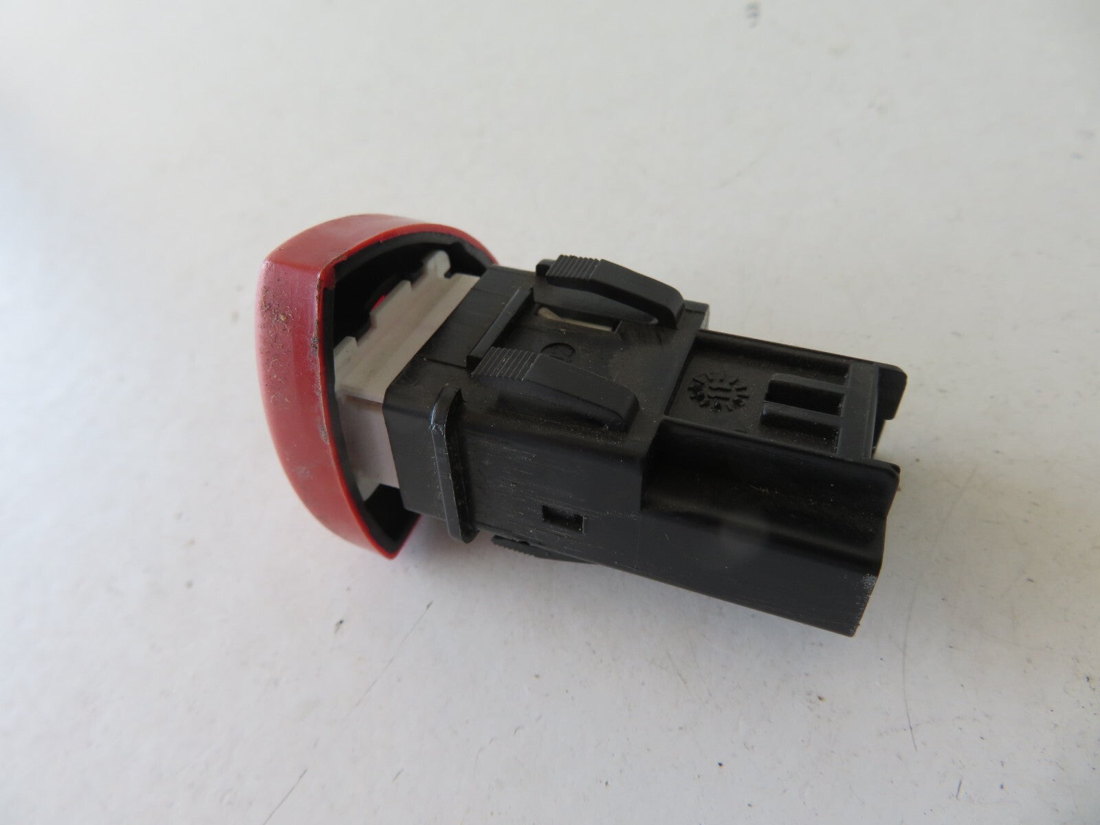 RENAULT LAGUNA MK2 HAZARD SWITCH 2000-2007 AMS1132