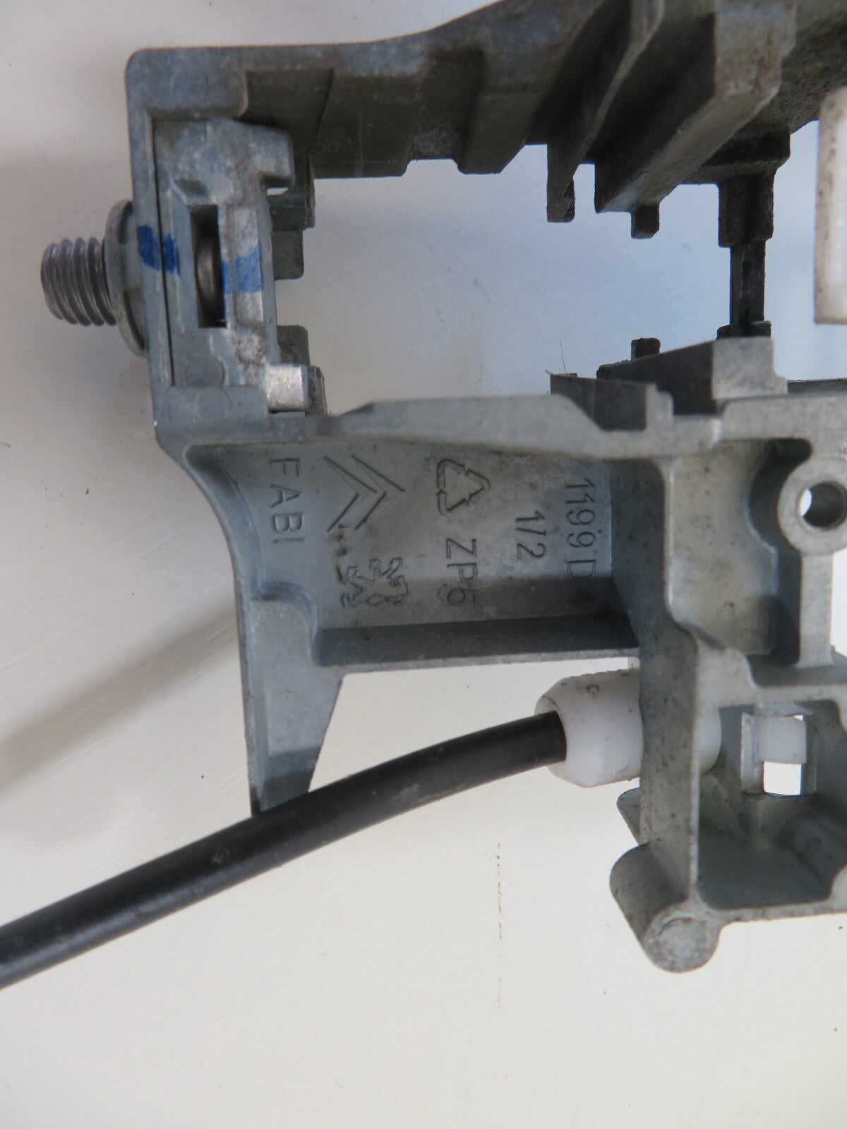 PEUGEOT 308 OSR DOOR LOCK CATCH 2007-2013 1410-1