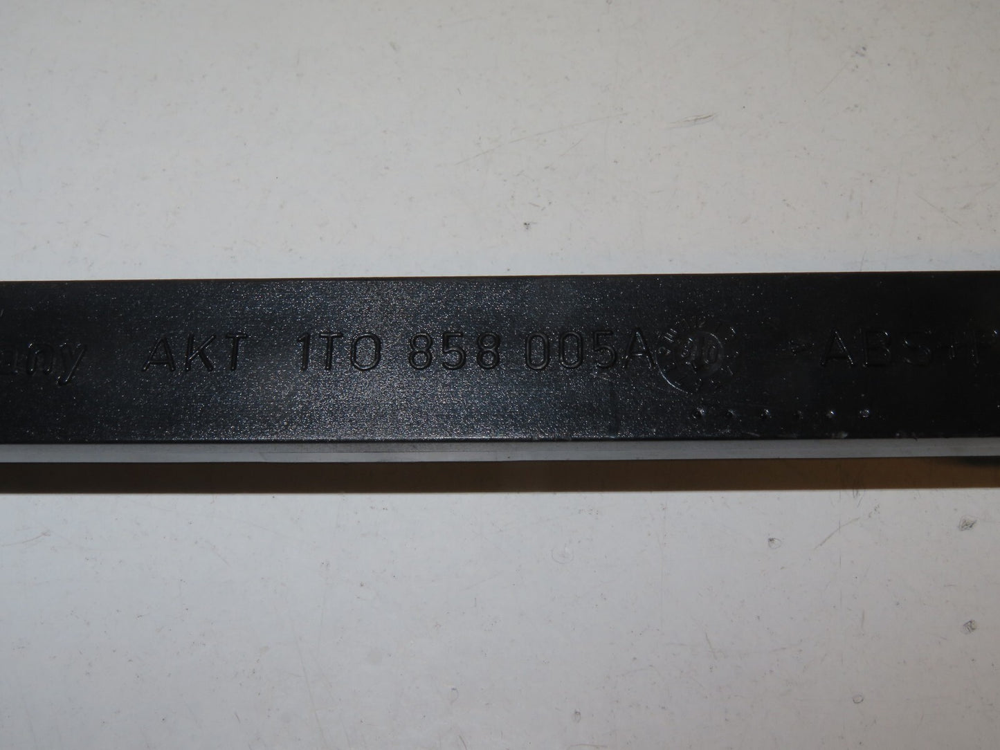 VOLKSWAGEN VW TOURAN RADIO CD HEAD UNIT BRACKET 1T0858005A 2003-2010 1452-3