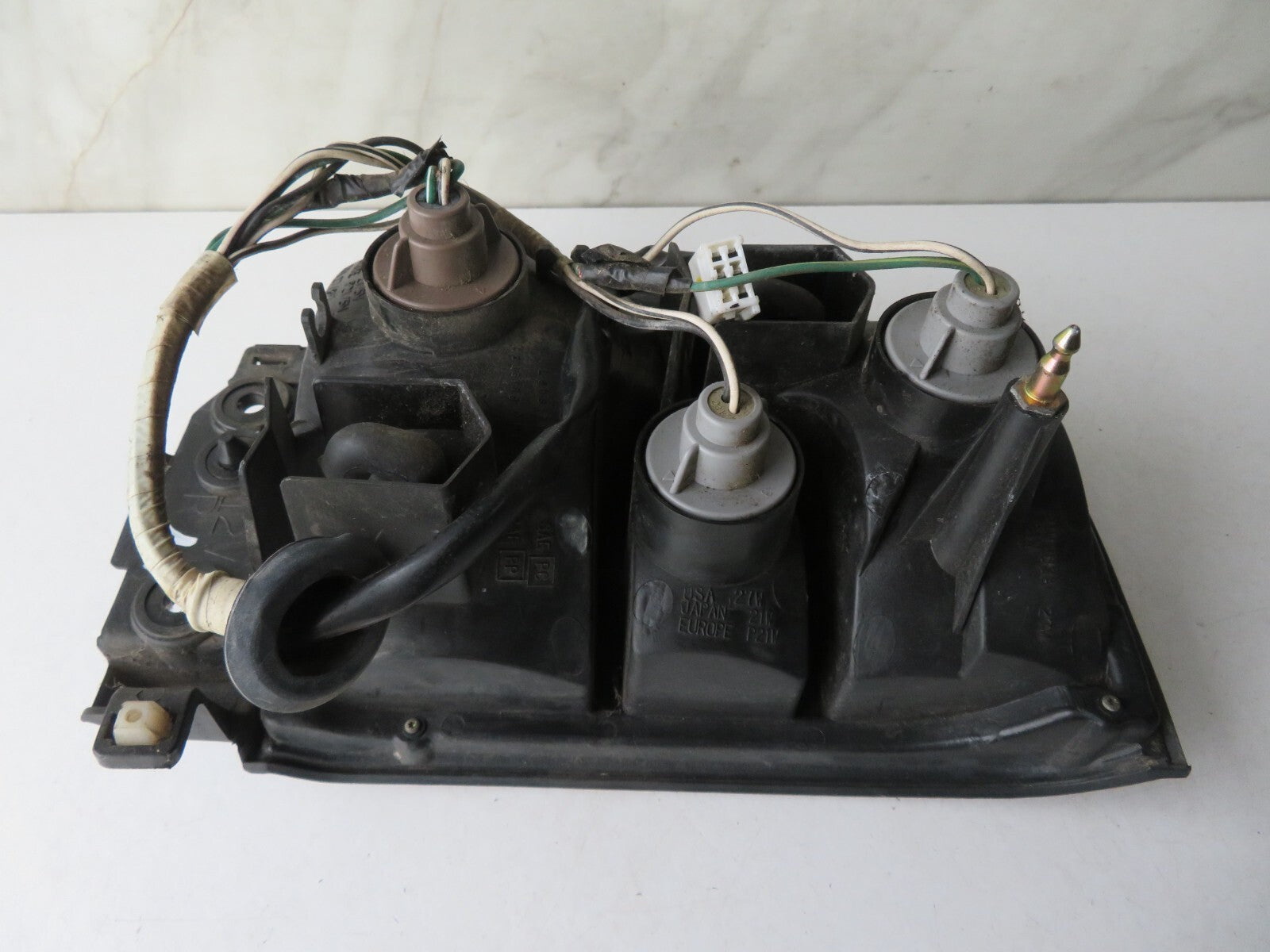 TOYOTA RAV 4 OS REAR TAIL LIGHT 1996-2000 A1142-4