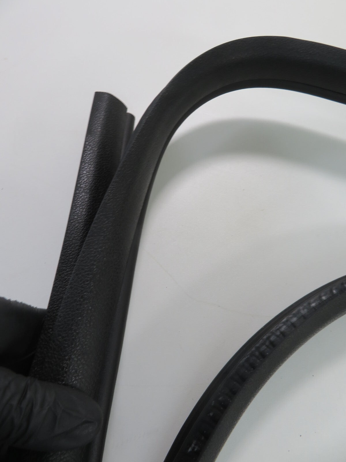 FORD C-MAX NSF PASSENGER FRONT RUBBER DOOR SEAL (ON BODY) 2006-2010 1511-1