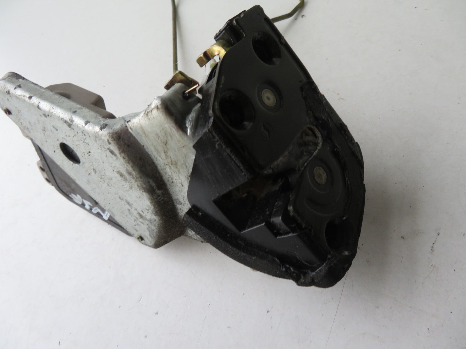 SUZUKI JIMNY NSF DOOR LOCK CATCH 1998-2004 AMS1004-8