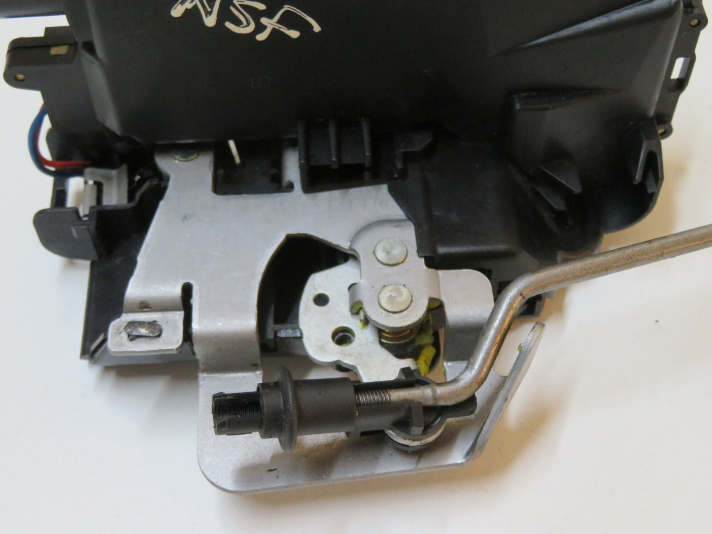 AUDI A4 B6 AVANT NSF DOOR LOCK CATCH 2001-2006 AMS4