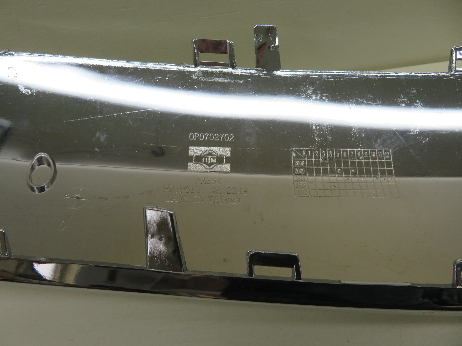 FRONT GRILLE SURROUND TRIM FOR VAUXHALL ZAFIRA OP07027MA 2004-2011