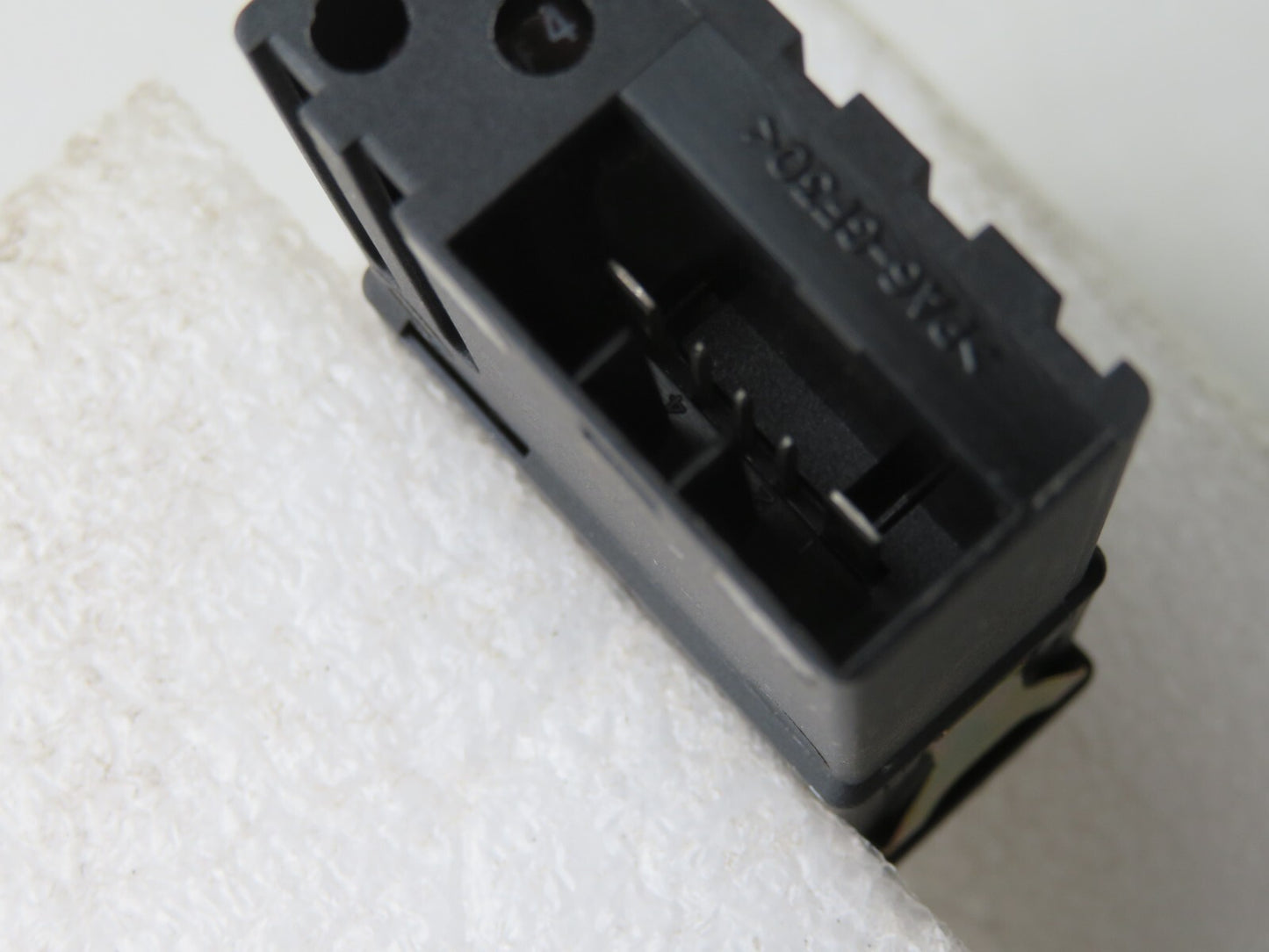 ROVER 75 HEATED SEAT SWITCH YUG101980 1999-2005 A1122-15