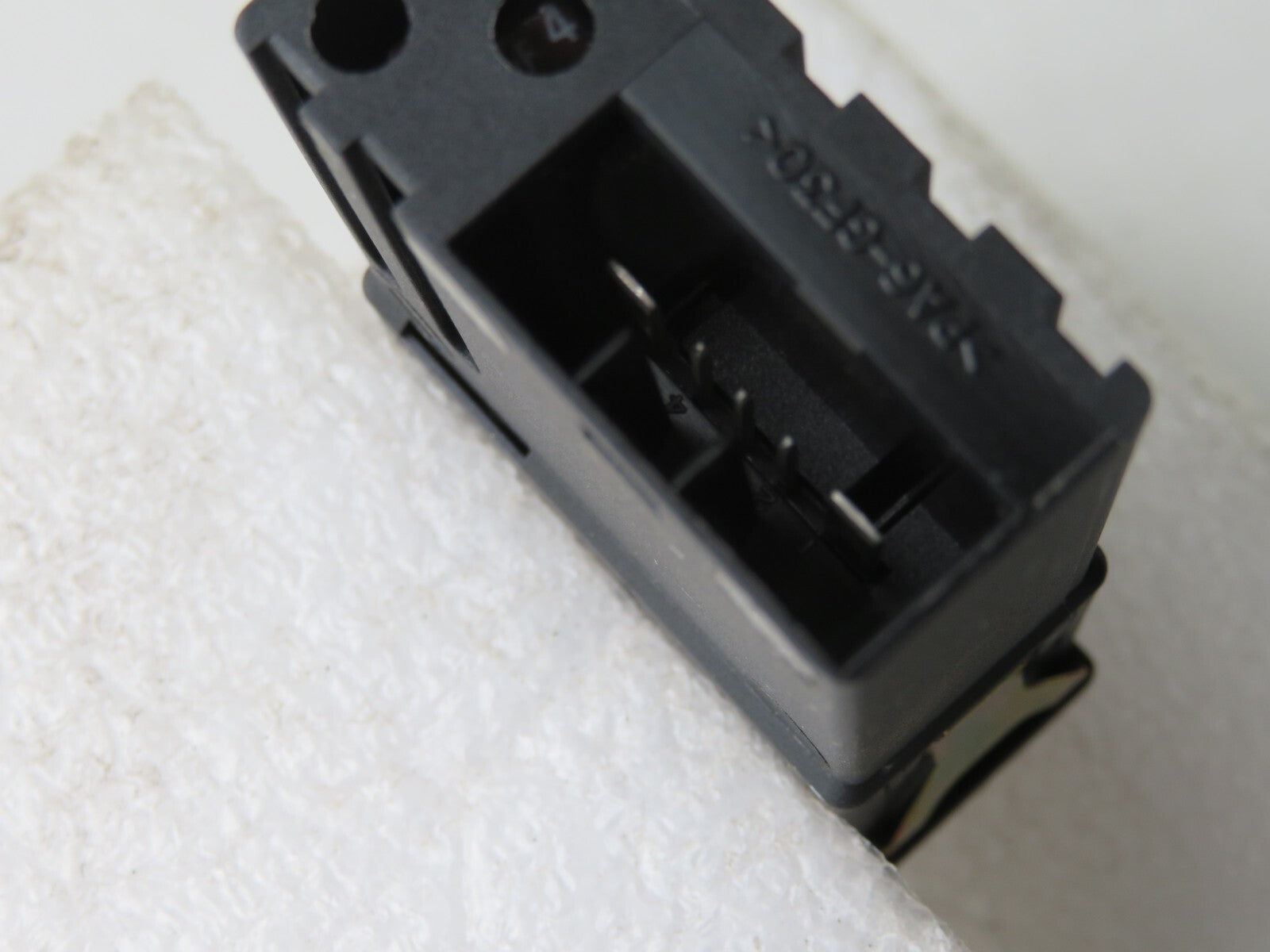 ROVER 75 HEATED SEAT SWITCH YUG101980 1999-2005 A1122-15