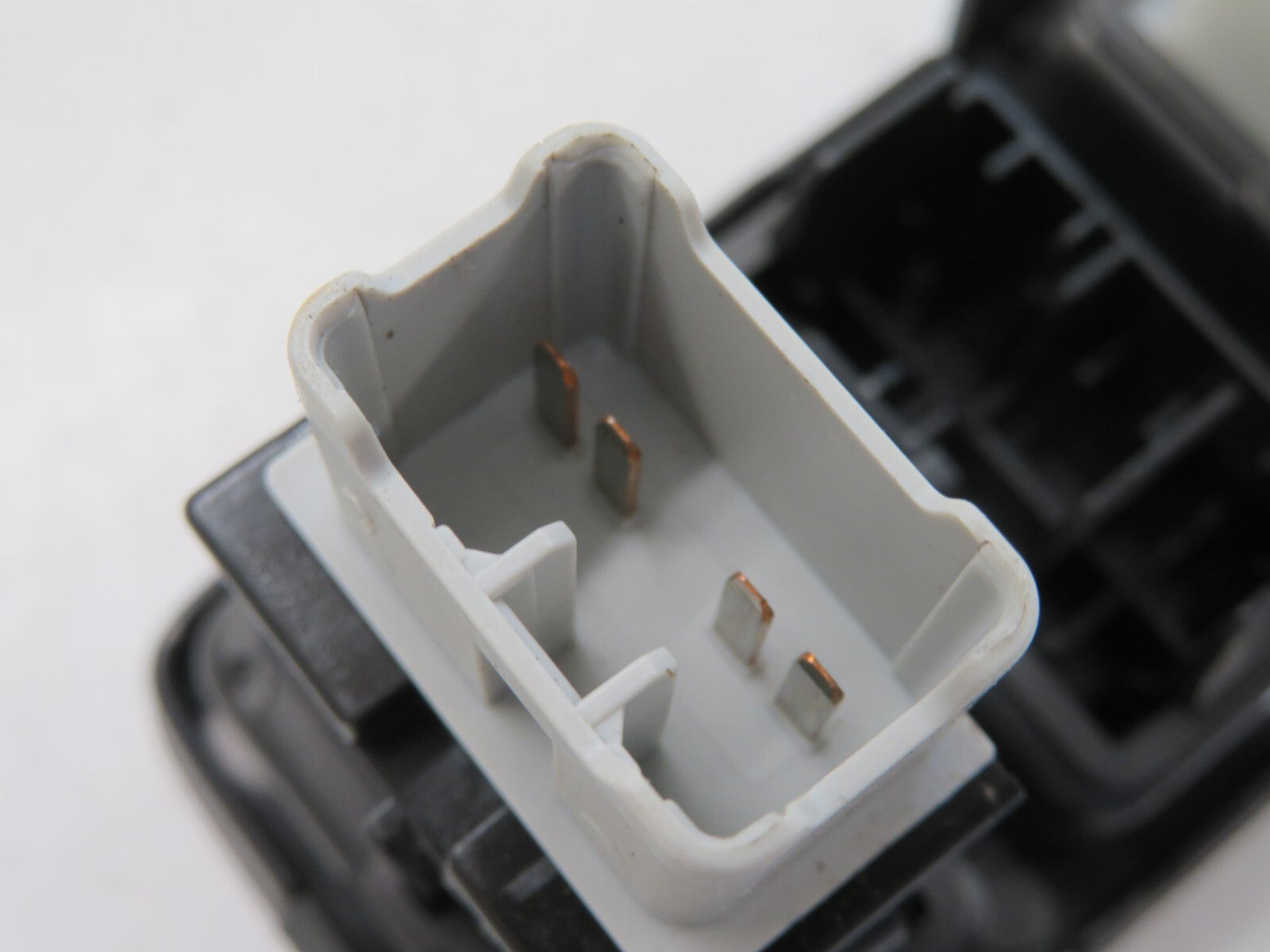 SUZUKI SWIFT HEADLIGHT LEVEL SWITCH 2005-2010 AM1544-8