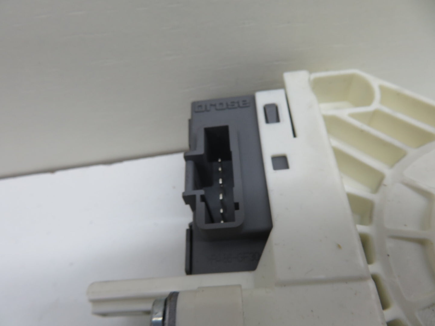 LAND ROVER DISCOVERY 3 OSF WINDOW MOTOR CUR000140 2005-2009 1212-2