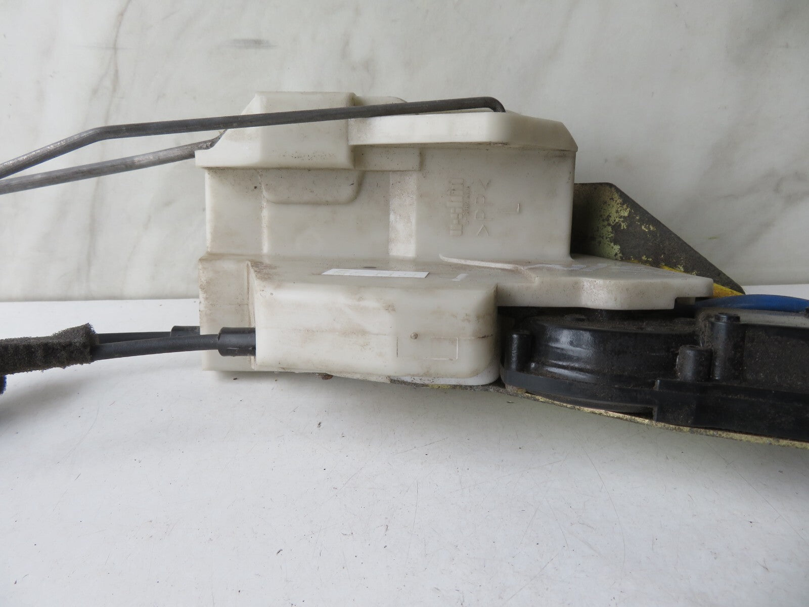 MAZDA MX5 MK2 NS PASSENGER DOOR LOCK CATCH 1998-2004 A1204-1