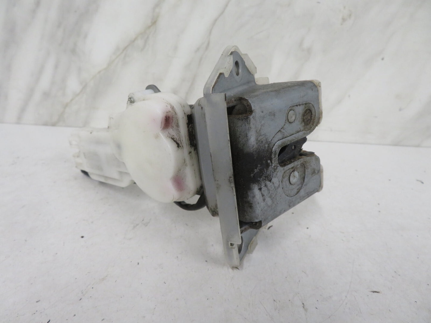 SUZUKI SWIFT GLS TAILGATE BOOT LOCK CATCH 1998-2003 1341-6