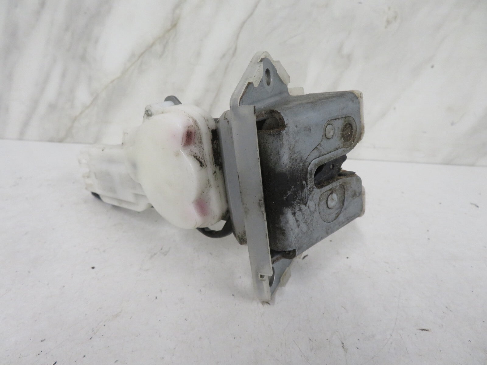 SUZUKI SWIFT GLS TAILGATE BOOT LOCK CATCH 1998-2003 1341-6