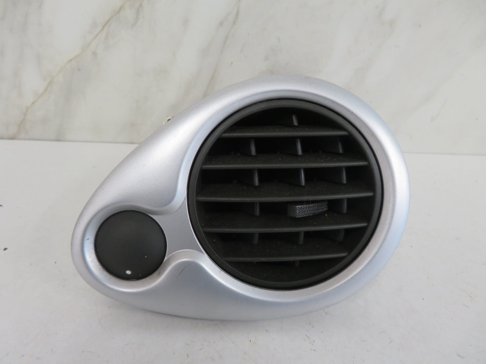 RENAULT CLIO MK3 OS DRIVER SIDE DASHBOARD AIR VENT 2005-2012 A1639-13