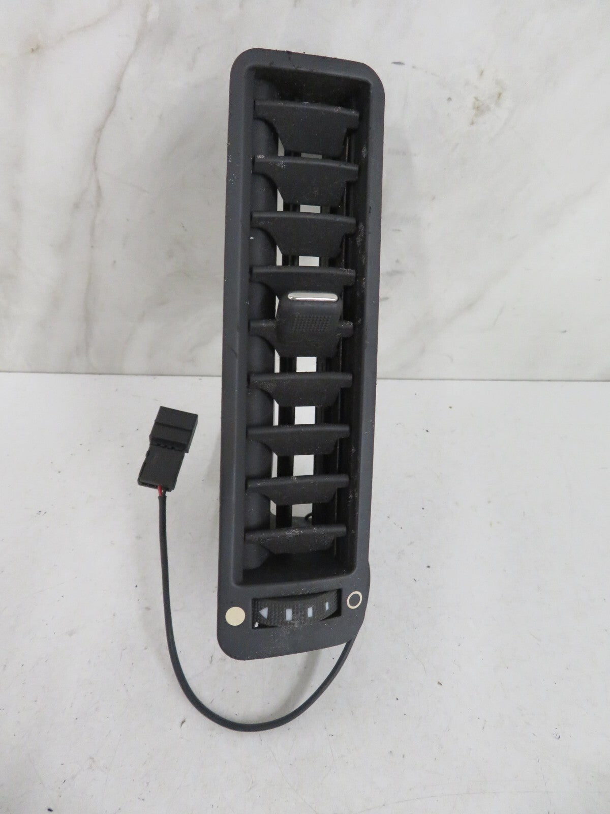 AUDI A8 D2 OSR REAR AIR VENT 4D0819704K 1998-2002 A1652-16