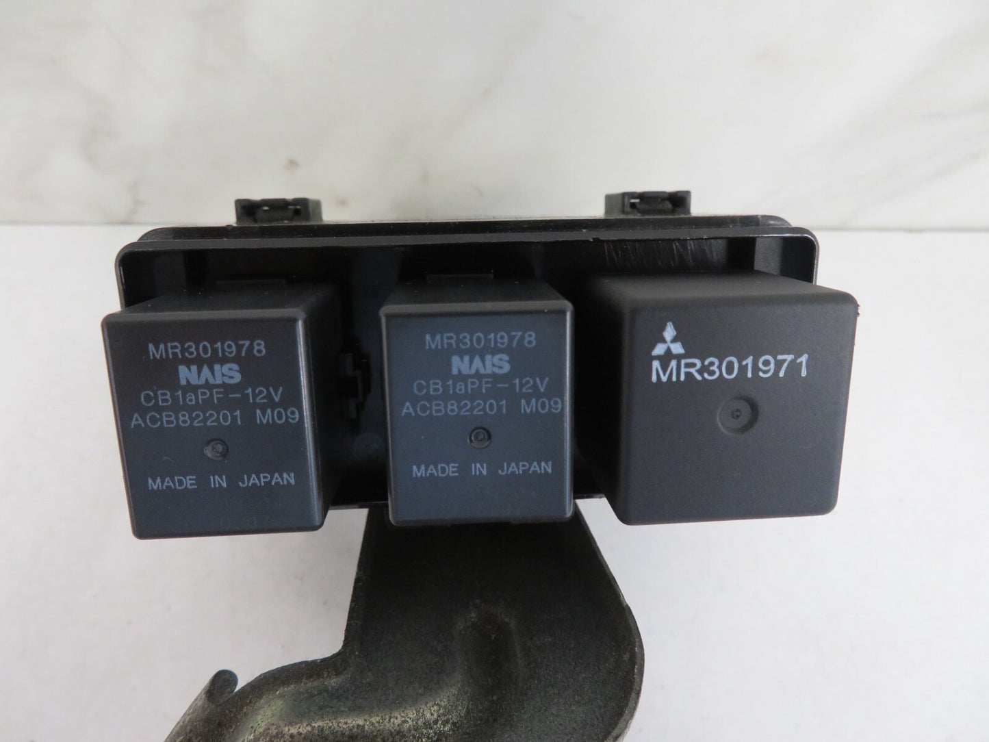 PEUGEOT 4007 ENGINE BAY RELAY BOX 2007-2012 AM1452-3