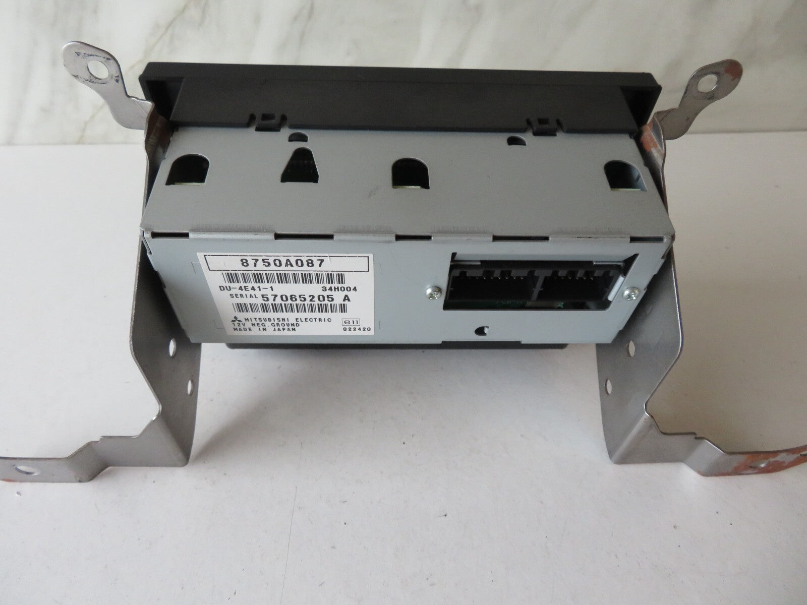 MITSUBISHI GRANDIS RADIO CONTROL DISPLAY SCREEN 8750A087 2004-2010 AMS1151