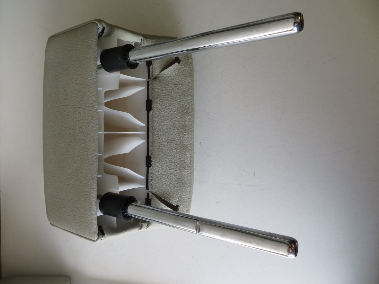 SAAB 93 CONVERTIBLE REAR LEATHER CREAM HEADREST 2004-2012 AMS1605-2