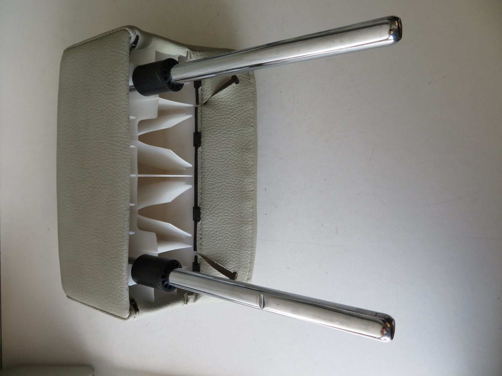 SAAB 93 CONVERTIBLE REAR LEATHER CREAM HEADREST 2004-2012 AMS1605-2