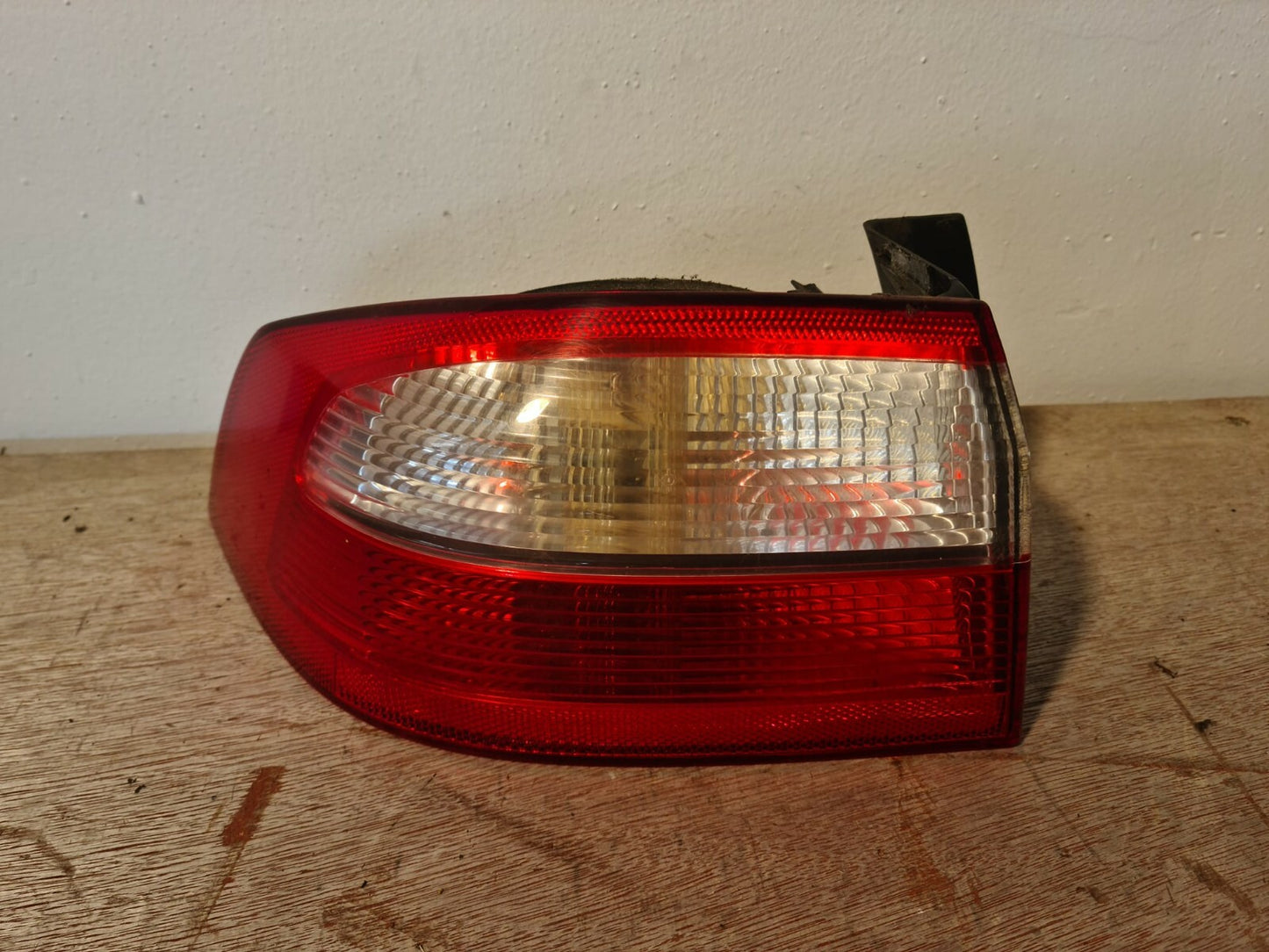 RENAULT LAGUNA II NS OUTER REAR TAIL LIGHT 2002-2004