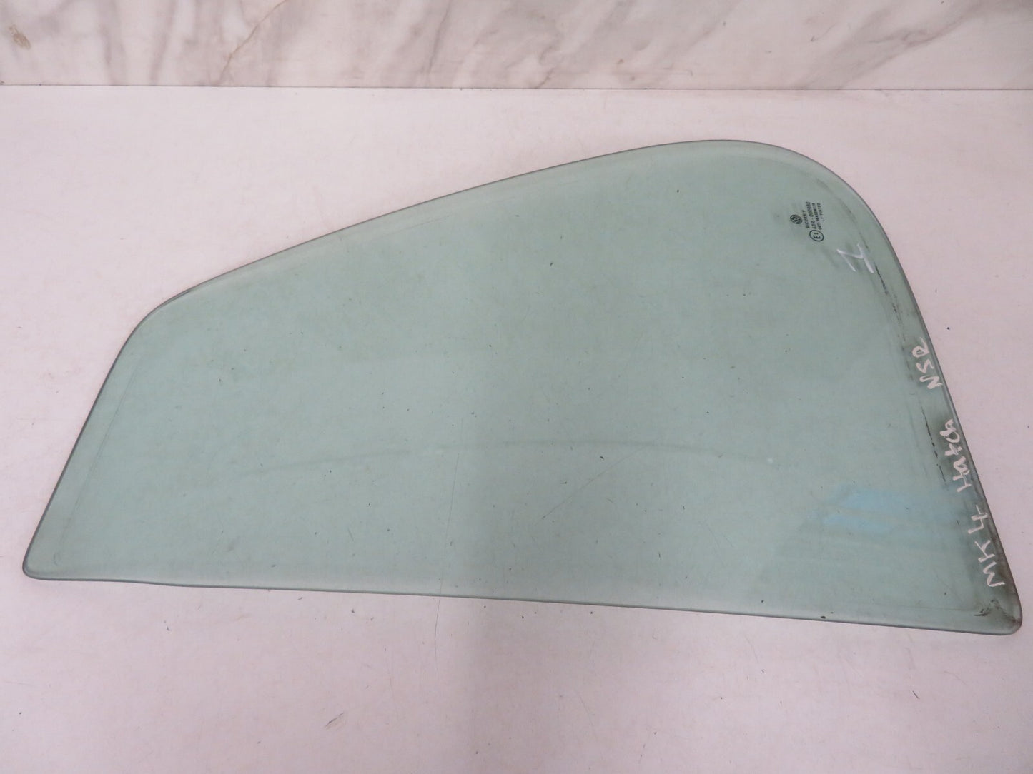 VOLKSWAGEN VW GOLF MK4 HATCHBACK NSR QUARTER GLASS 1998-2004 MIX1456-1