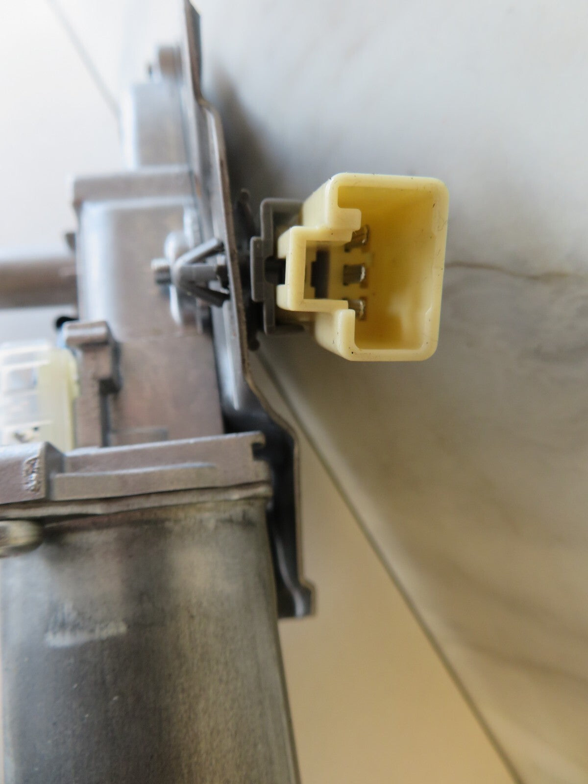 MAZDA 5 REAR WIPER MOTOR C235-67450 2005-2010 AMS1547