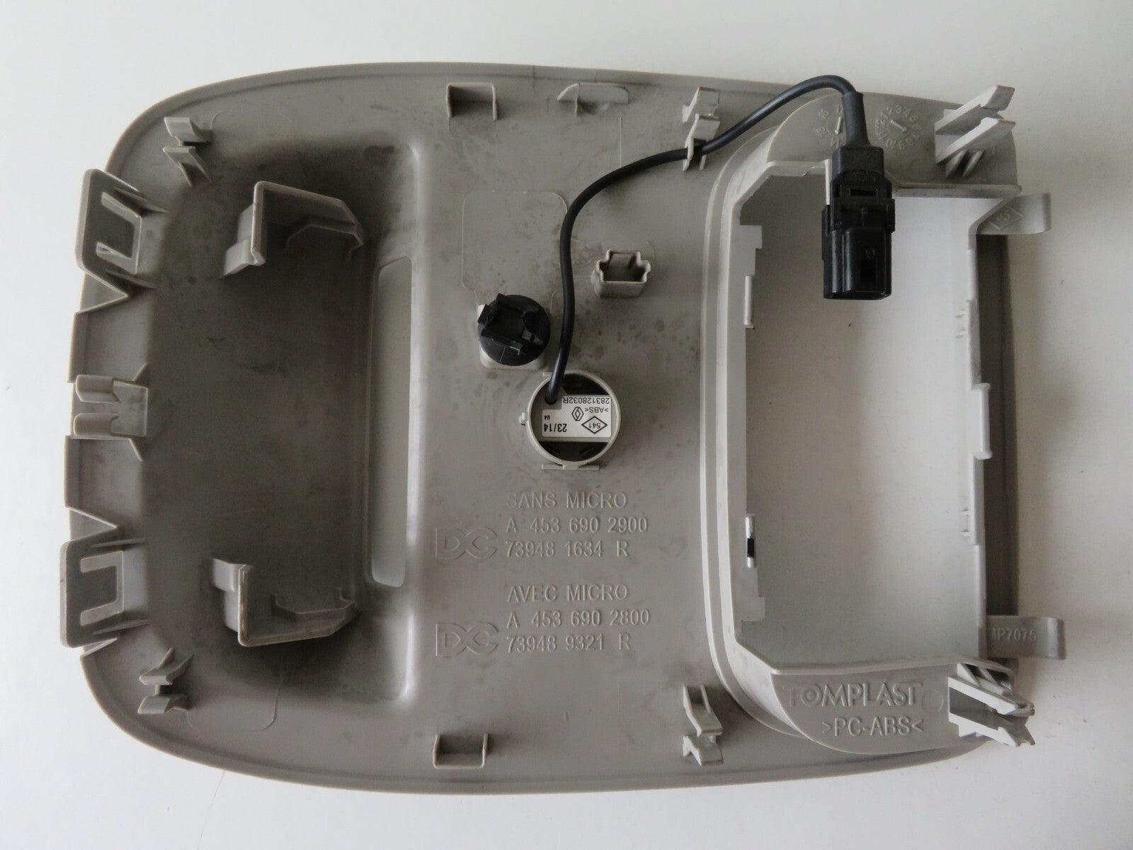 RENAULT TWINGO INTERIOR ROOF LIGHT SURROUND TRIM WITH SENSOR 2014-2017 AMS1558