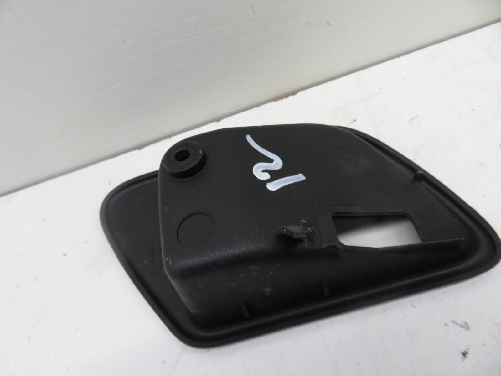 LAND ROVER FREELANDER 1 NS PASSENGER DOOR HANDLE SURROUND TRIM 2004-2006 1734-12