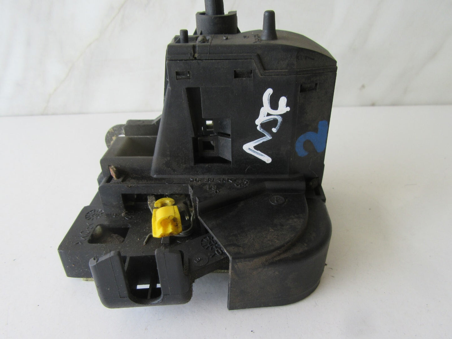 RENAULT SCENIC MK1 NSF DOOR LOCK CATCH 1999-2003 AMS1418-2