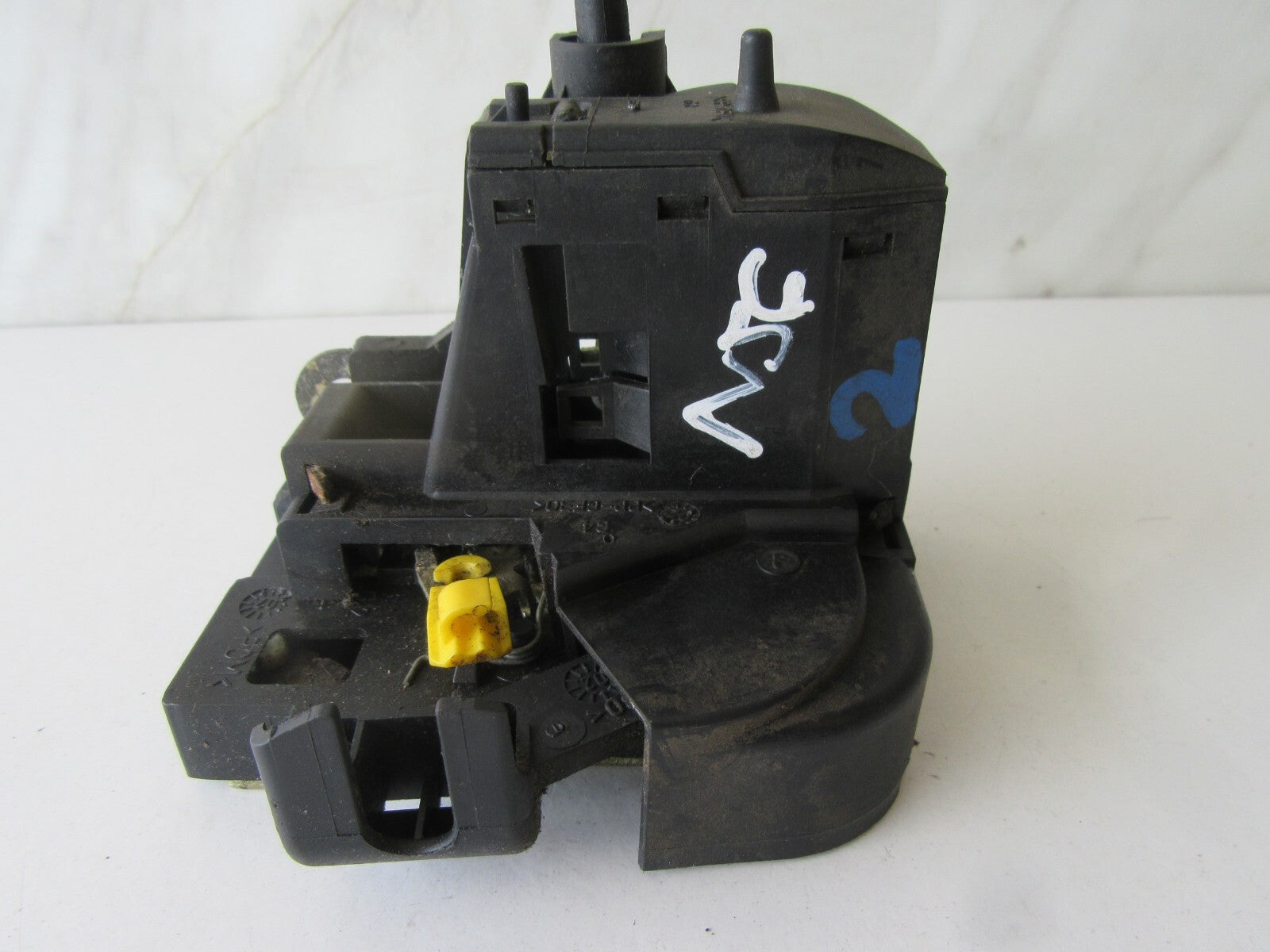 RENAULT SCENIC MK1 NSF DOOR LOCK CATCH 1999-2003 AMS1418-2