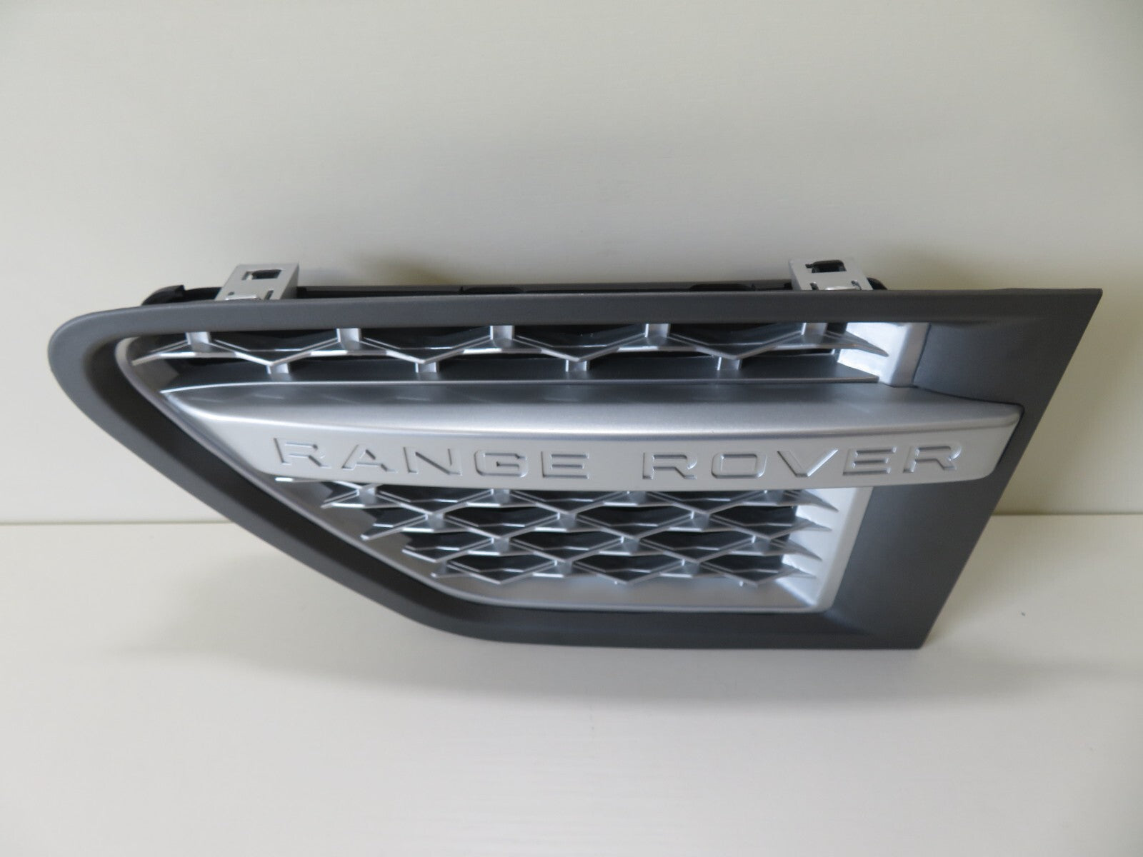 NS PASSENGER SIDE VENT GRILLE FOR RANGE ROVER SPORT L320 LR8021414 09-13