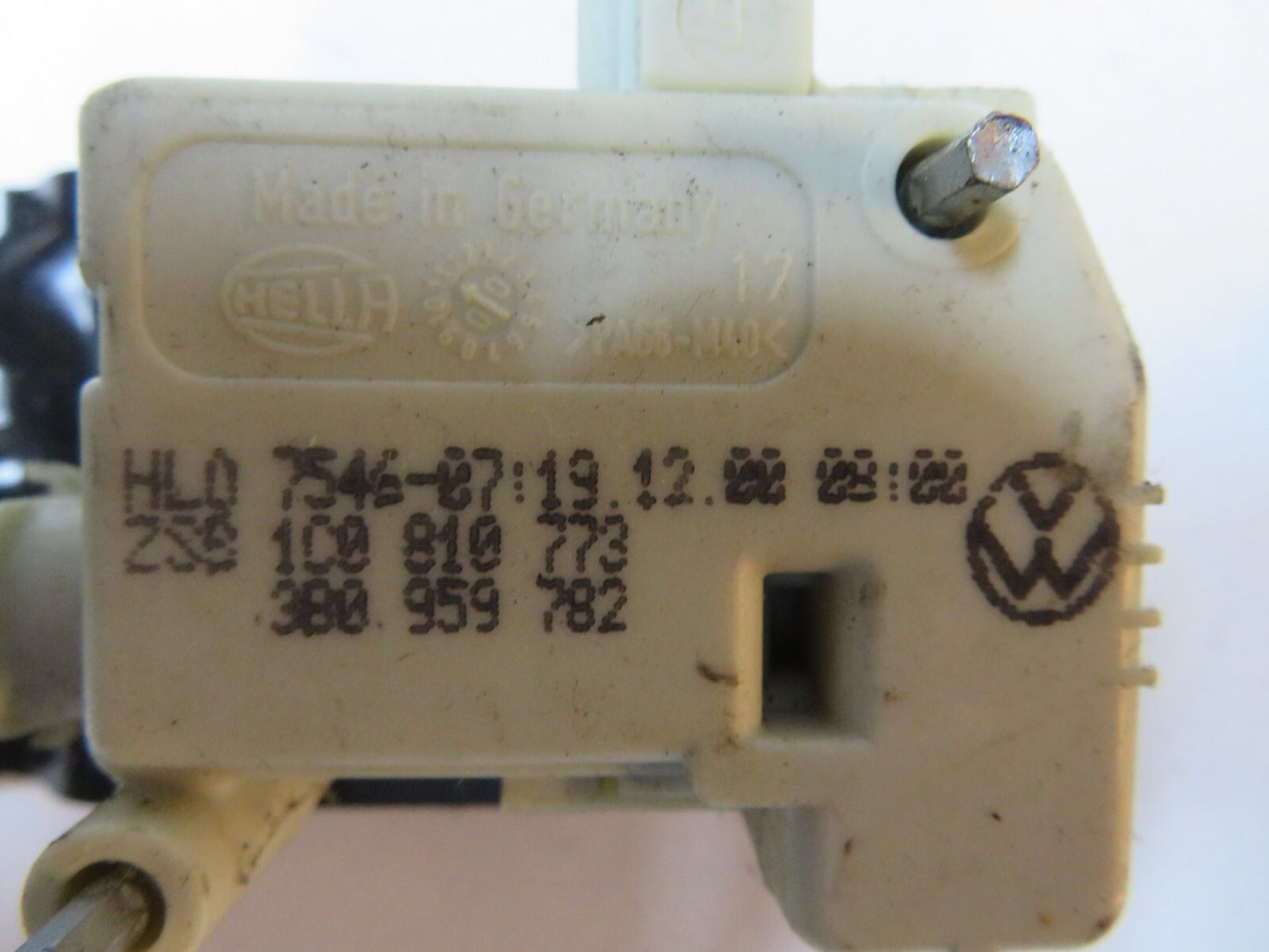 AUDI TT MK1 FUEL FLAP ACTUATOR 1c0810773 1998-2004 B6-1