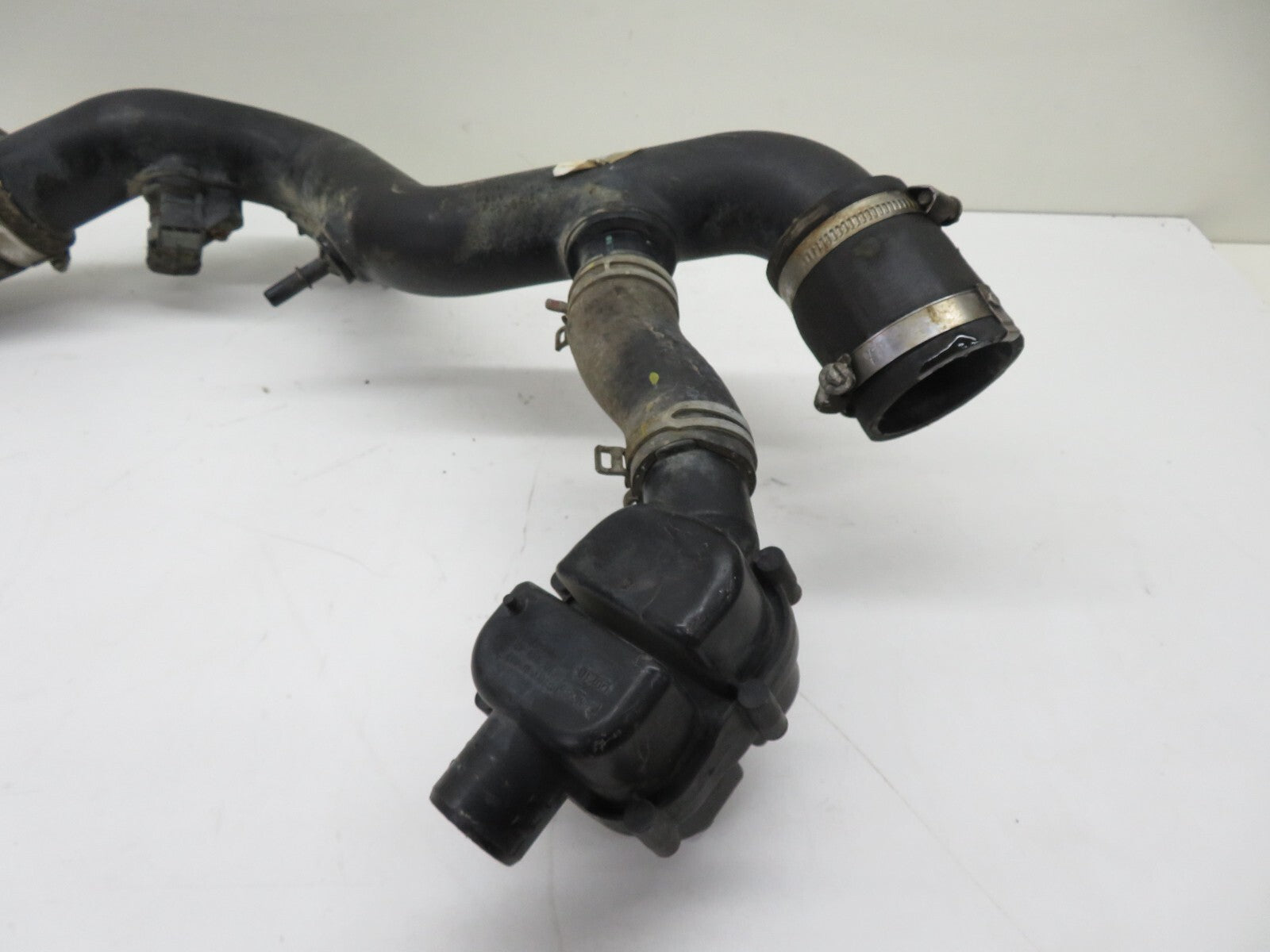 FORD FIESTA MK7 ST180 INTERCOOLER PIPE 2013-2017