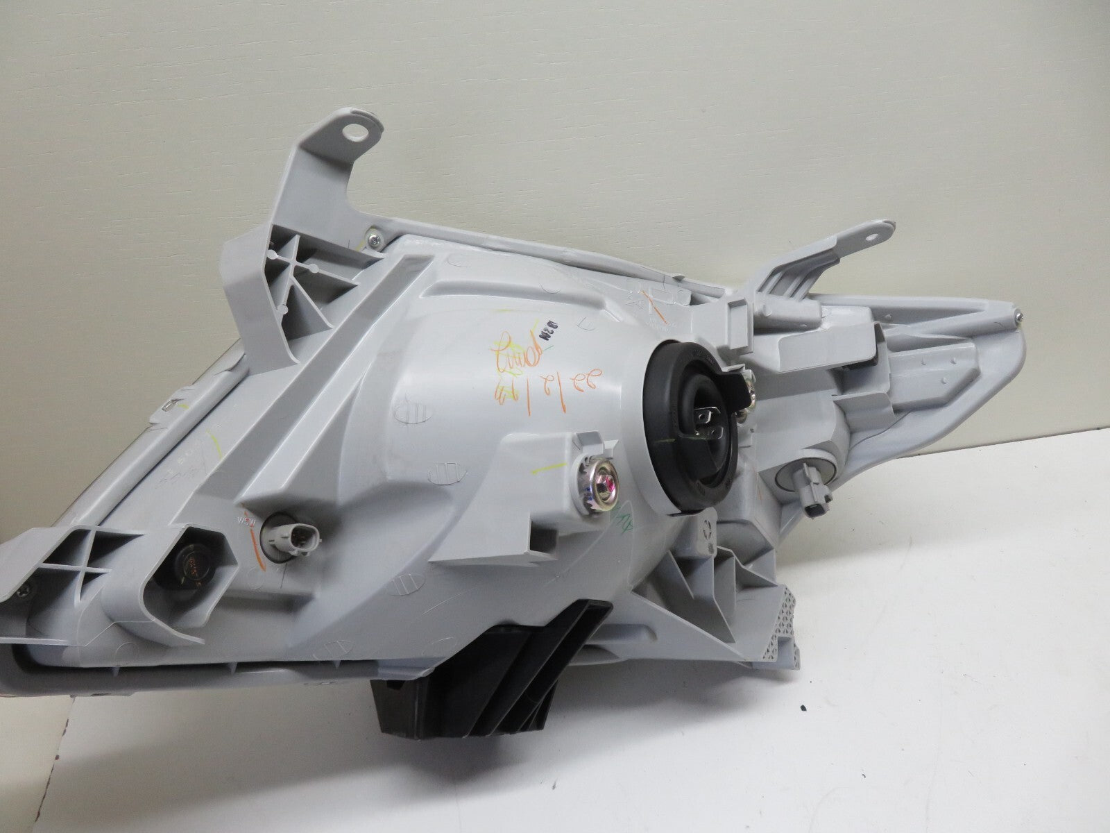 OS DRIVER SIDE HEADLIGHT FOR TOYOTA HILUX 81110-0K180 2009-2015