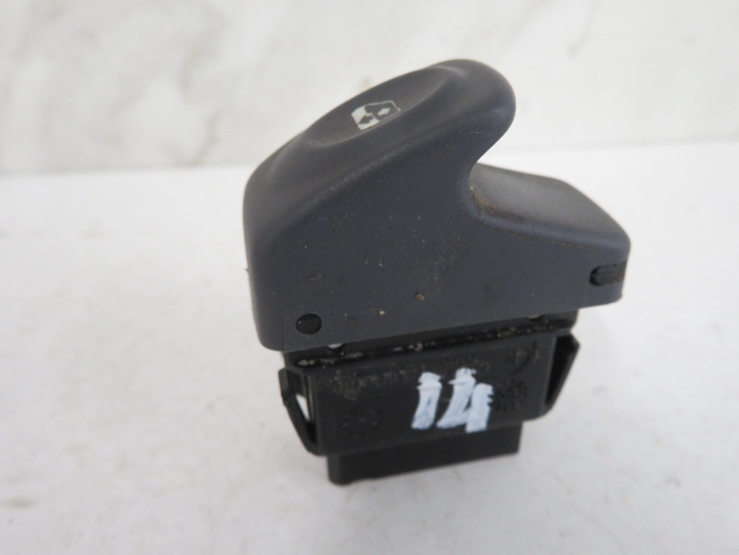 RENAULT CLIO MK2 REAR WINDOW SWITCH 1998-2001 A1652-14
