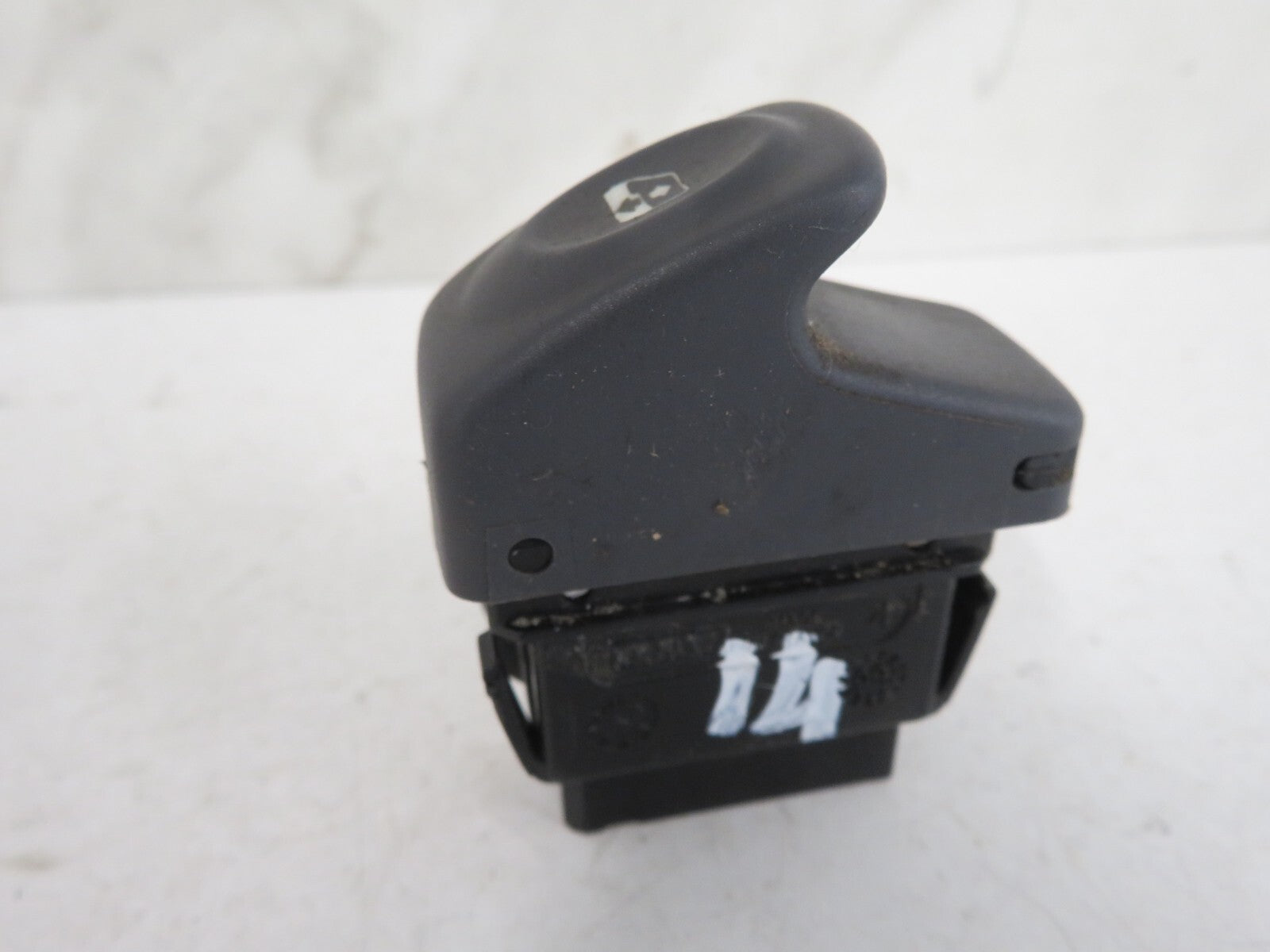 RENAULT CLIO MK2 REAR WINDOW SWITCH 1998-2001 A1652-14