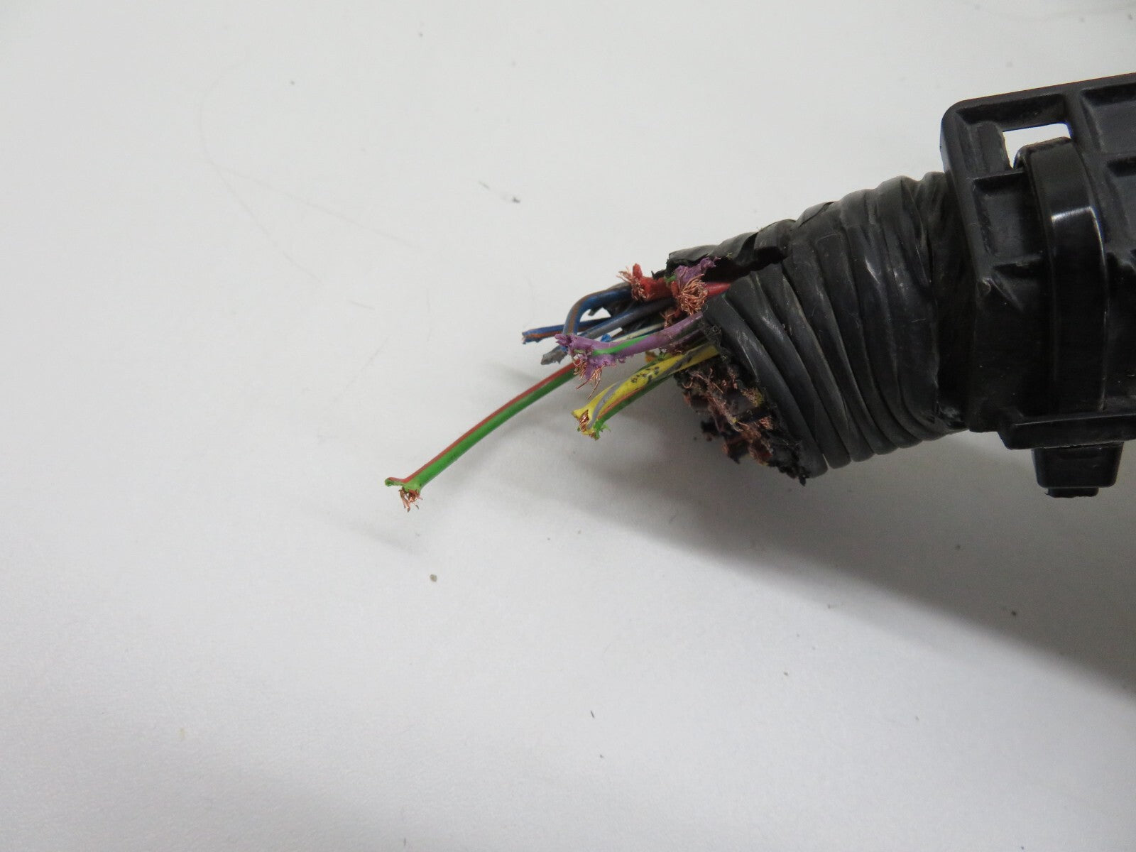 FORD FIESTA MK7 ST180 ENGINE BAY FUSE BOX WITH CUT LOOM 2013-2017 1543-1