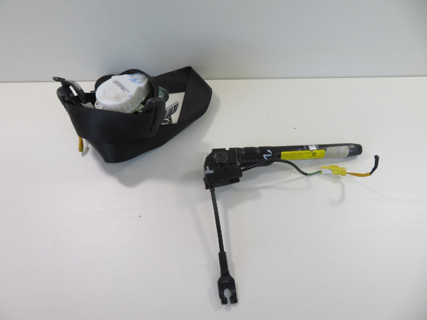 FIAT 500 OSF DRIVER SEAT BELT WITH TENSIONER 07354654010 2007-2014 1728-2