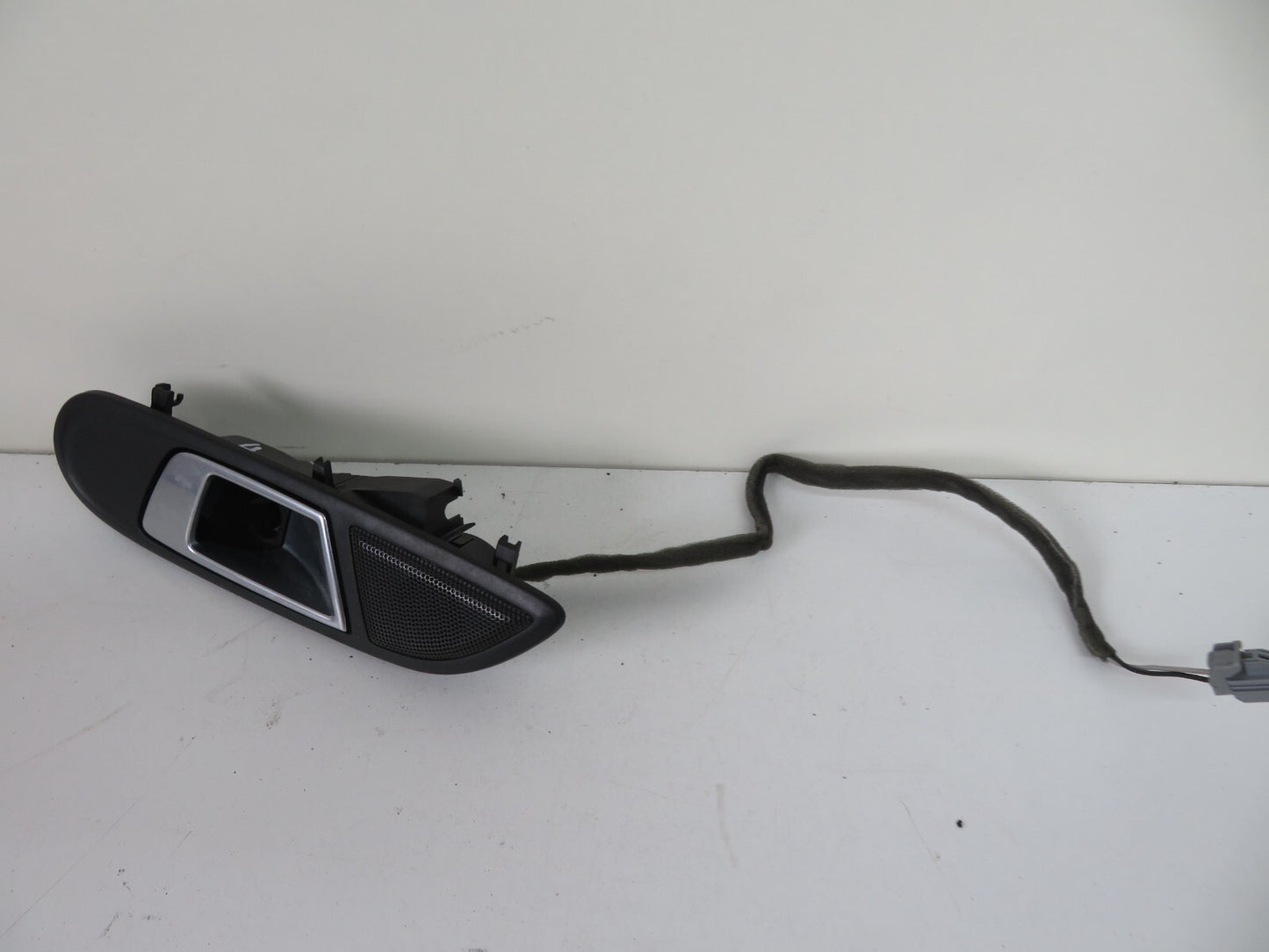 FORD FIESTA ST180 NSF PASSENGER DOOR HANDLE TWEETER 2013-2017 1157-4