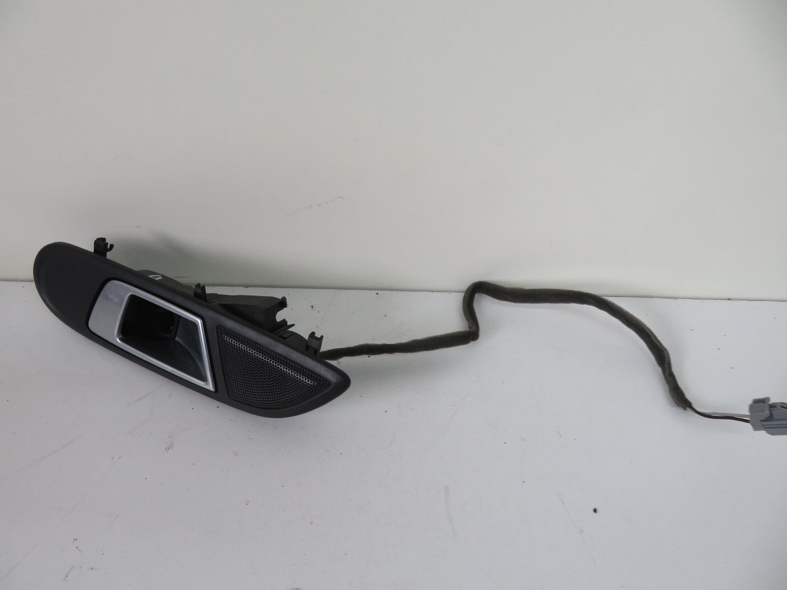 FORD FIESTA ST180 NSF PASSENGER DOOR HANDLE TWEETER 2013-2017 1157-4