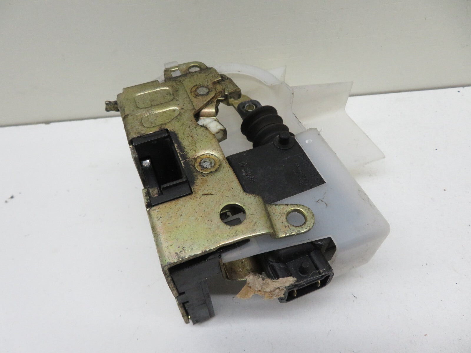 RENAULT ESPACE MK3 NSR LEFT REAR DOOR LOCK CATCH 1996-2002 1508-9