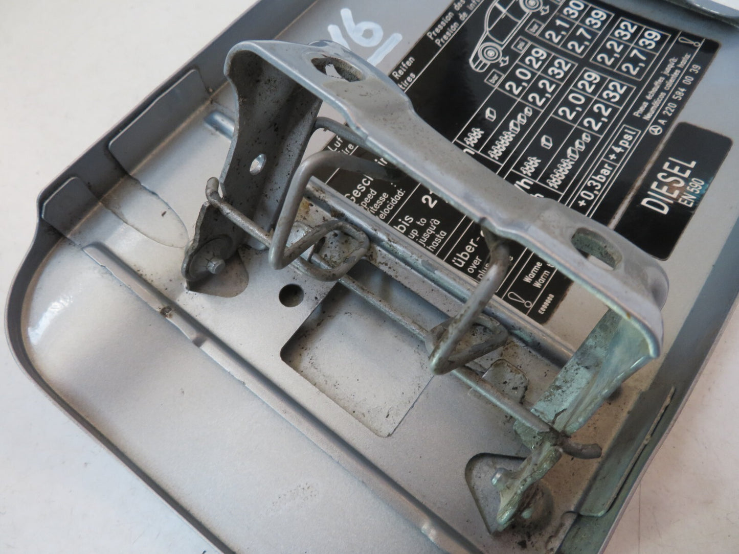 MERCEDES S CLASS W220 FUEL TANK DOOR FLAP A2205840039 1998-2005 A1415-16